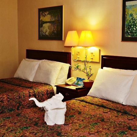 Days Hotel By Wyndham Batangas Bagian luar foto