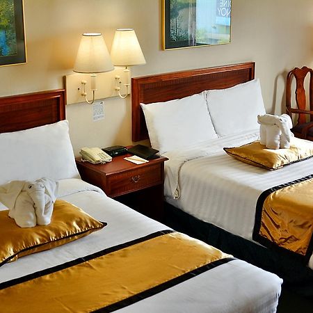 Days Hotel By Wyndham Batangas Bagian luar foto