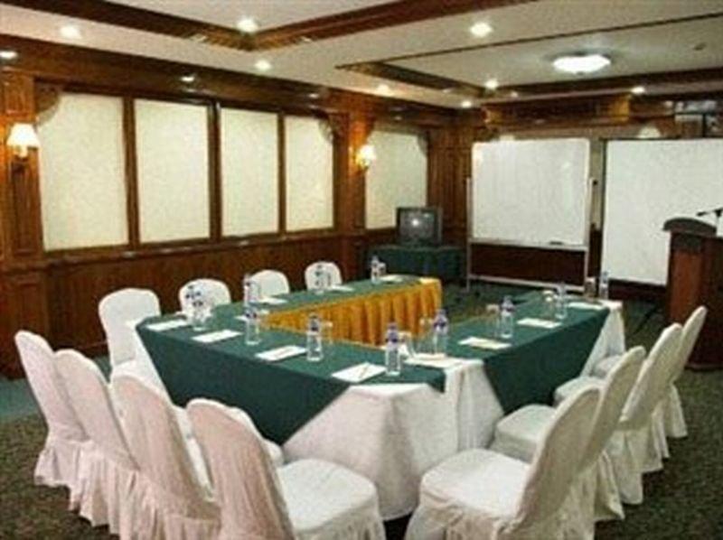 Days Hotel By Wyndham Batangas Bagian luar foto