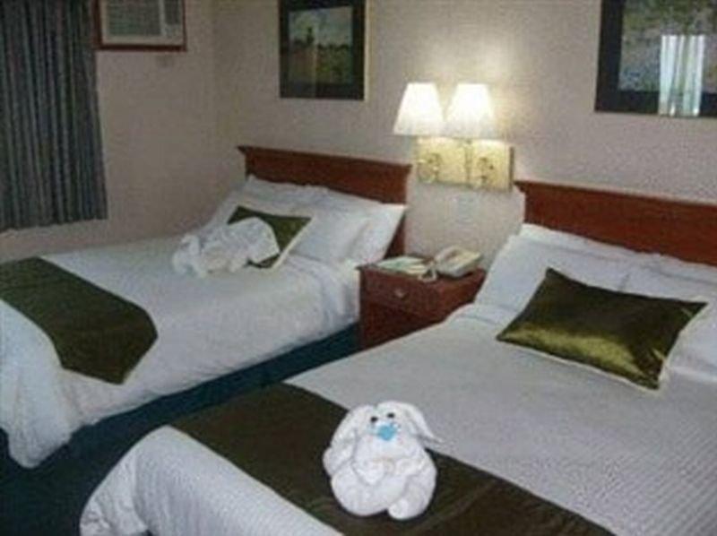 Days Hotel By Wyndham Batangas Bagian luar foto