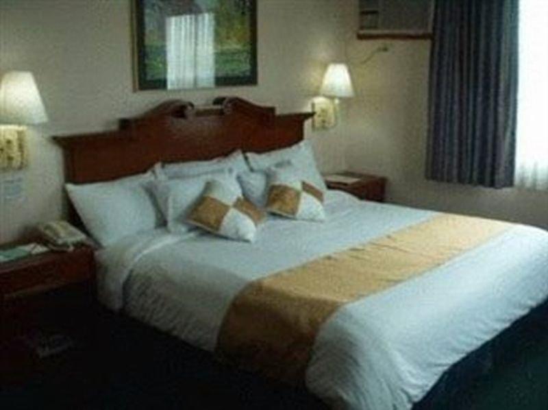 Days Hotel By Wyndham Batangas Bagian luar foto