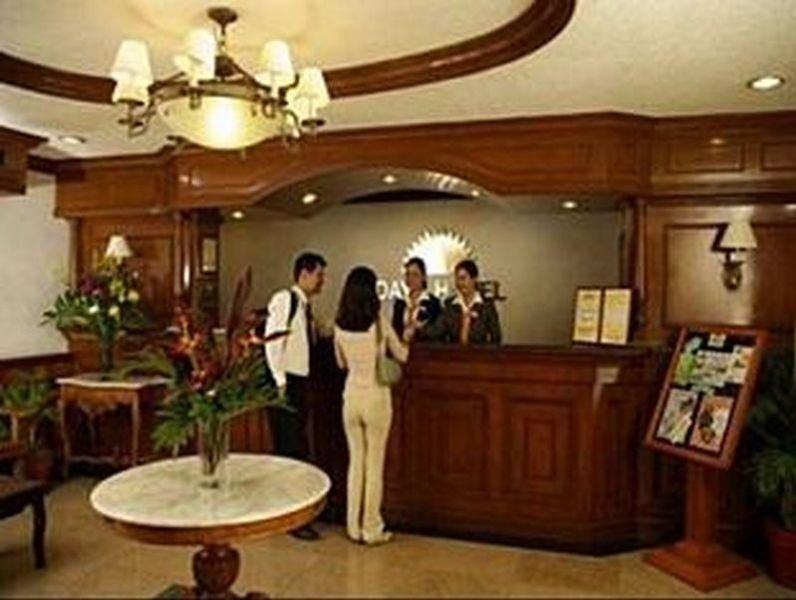 Days Hotel By Wyndham Batangas Bagian luar foto