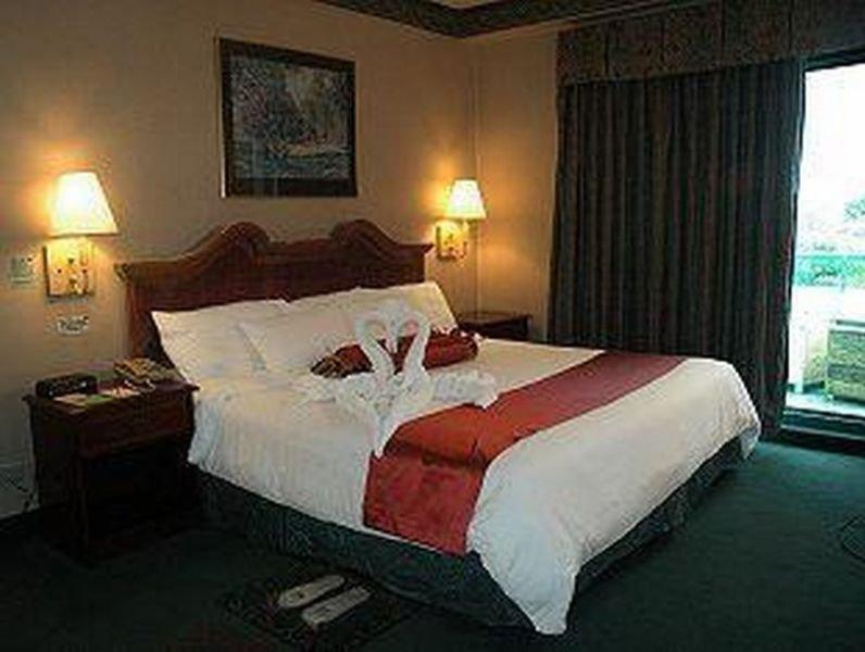 Days Hotel By Wyndham Batangas Bagian luar foto