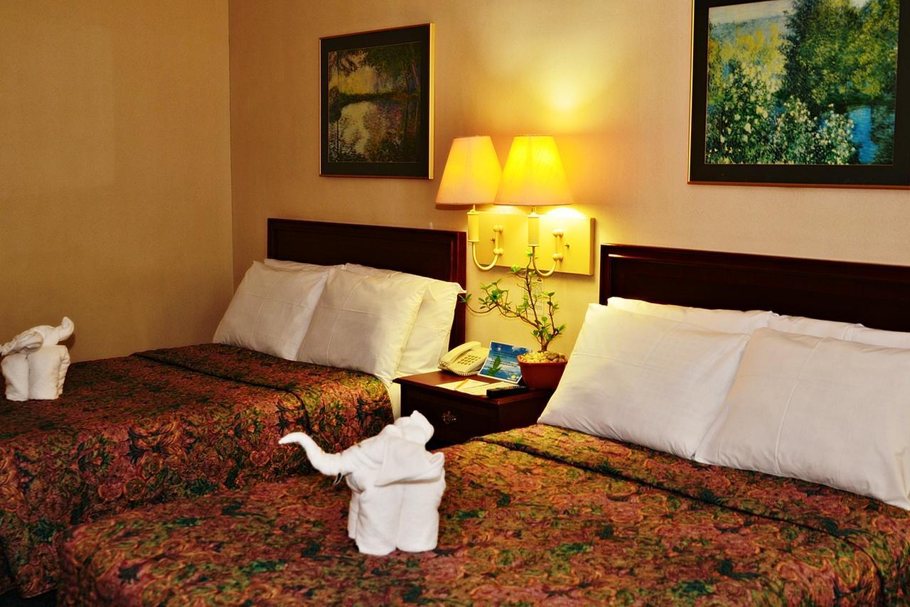 Days Hotel By Wyndham Batangas Bagian luar foto