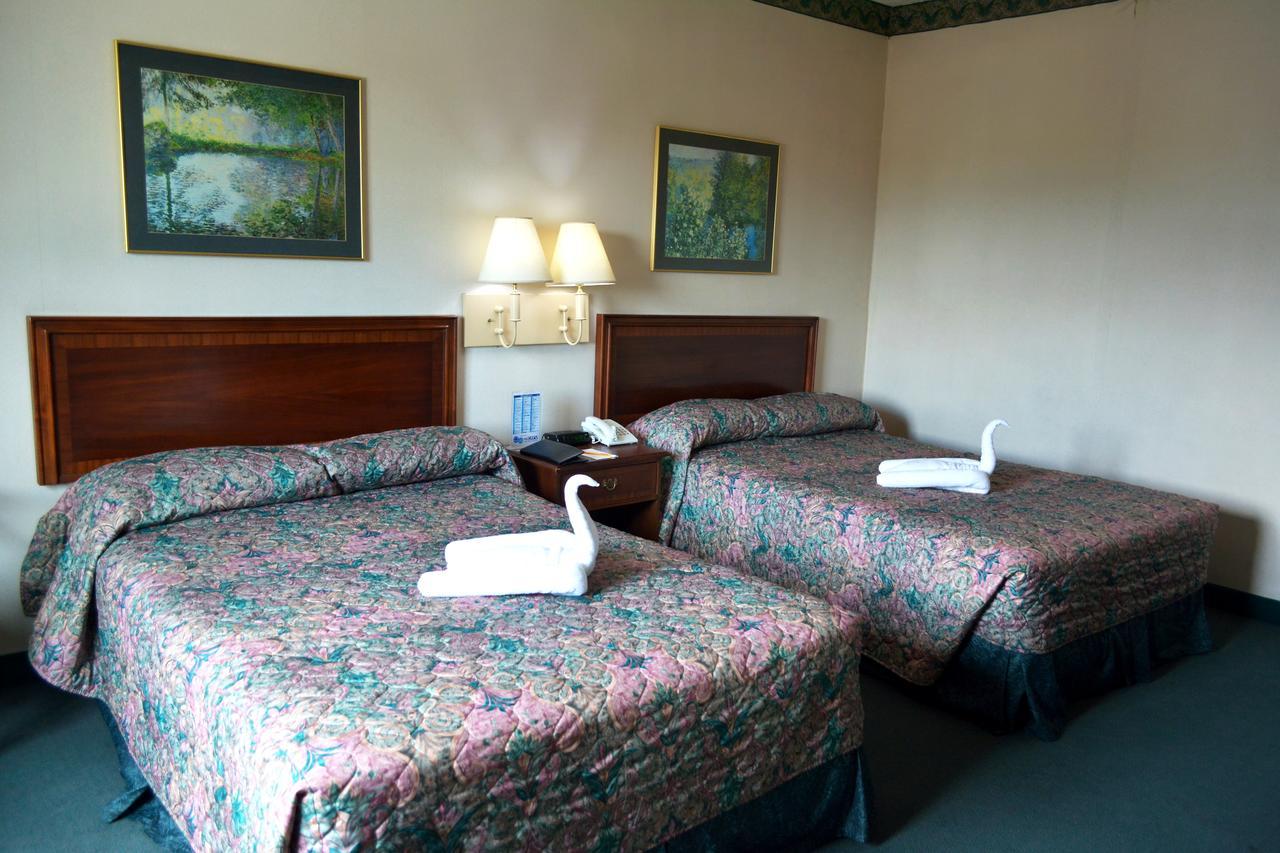 Days Hotel By Wyndham Batangas Bagian luar foto
