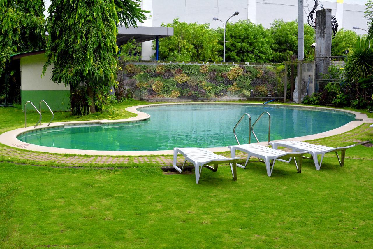 Days Hotel By Wyndham Batangas Bagian luar foto