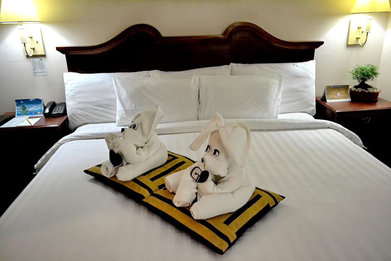 Days Hotel By Wyndham Batangas Bagian luar foto