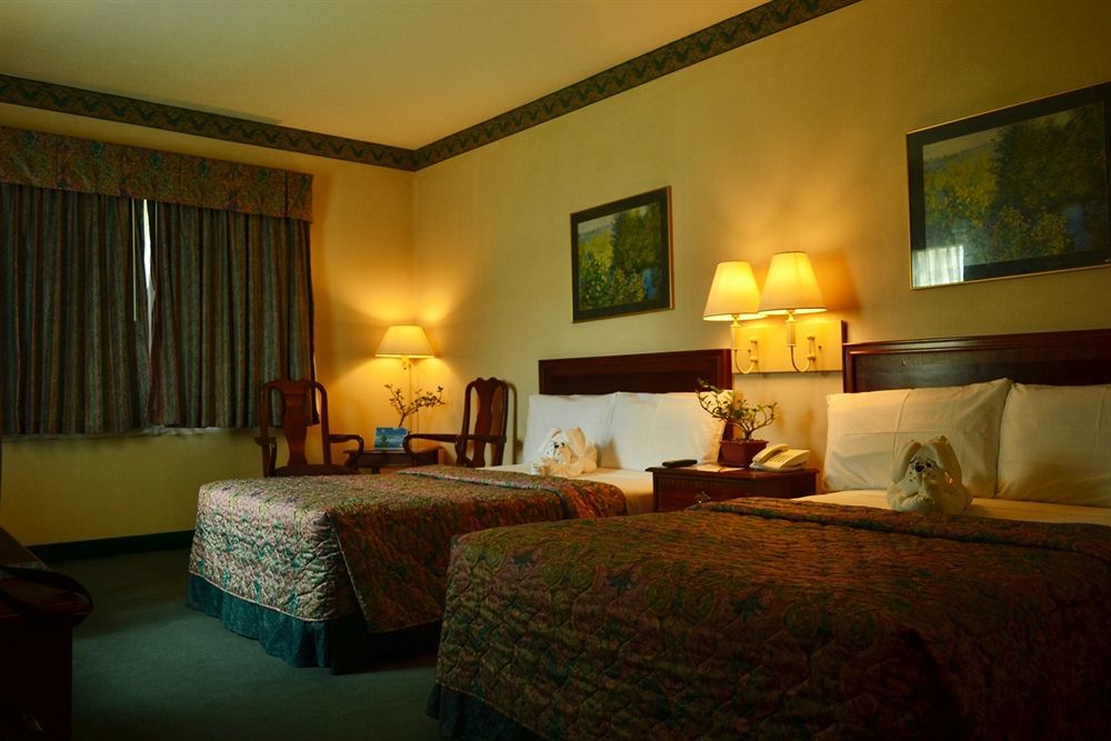Days Hotel By Wyndham Batangas Bagian luar foto