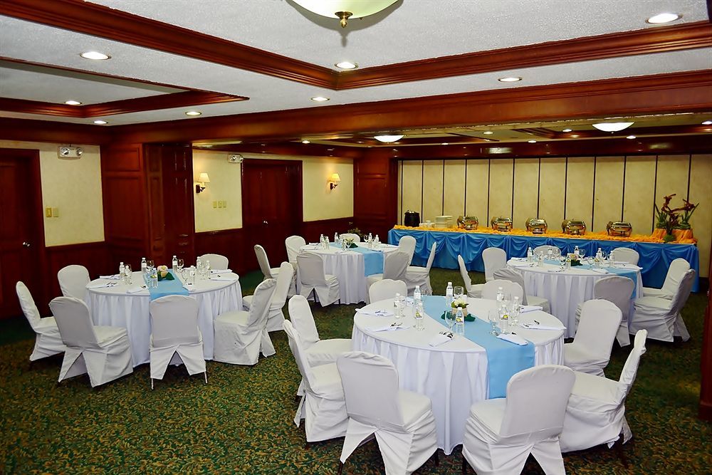 Days Hotel By Wyndham Batangas Bagian luar foto